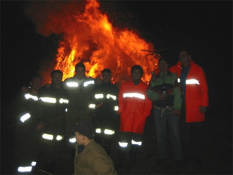 http://www.jormannsdorf.at/ff/bildergalerie/cache/vs_2004%20Osterfeuer_ostern001.jpg