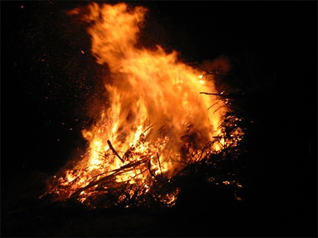 http://www.jormannsdorf.at/ff/bildergalerie/cache/vs_2004%20Osterfeuer_ostern002.jpg