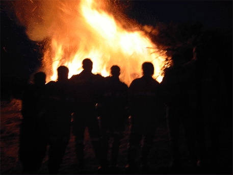 http://www.jormannsdorf.at/ff/bildergalerie/cache/vs_2004%20Osterfeuer_ostern006.jpg