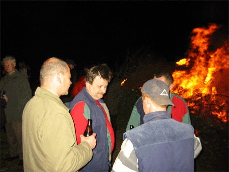 http://www.jormannsdorf.at/ff/bildergalerie/cache/vs_2004%20Osterfeuer_ostern013.jpg