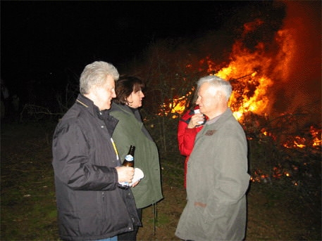 http://www.jormannsdorf.at/ff/bildergalerie/cache/vs_2004%20Osterfeuer_ostern026.jpg