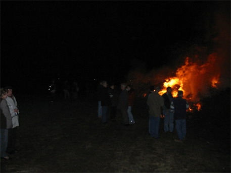 http://www.jormannsdorf.at/ff/bildergalerie/cache/vs_2004%20Osterfeuer_ostern027.jpg