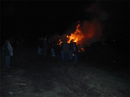 http://www.jormannsdorf.at/ff/bildergalerie/cache/vs_2004%20Osterfeuer_ostern028.jpg