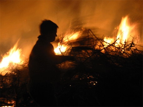 http://www.jormannsdorf.at/ff/bildergalerie/cache/vs_2004%20Osterfeuer_ostern052.jpg